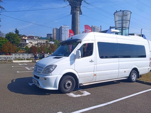 АВТОМОБИЛЬНЫЙ МОСТ: Сочи и Абхазию соединяет регулярный трансфер, отправились за границу на рейсовом  микроавтобусе